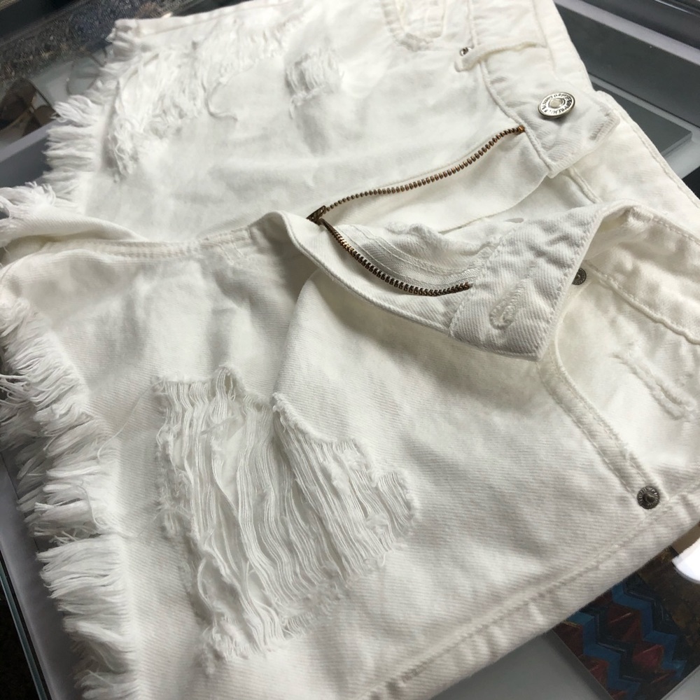 Super cute high waisted white shorts -  NEW